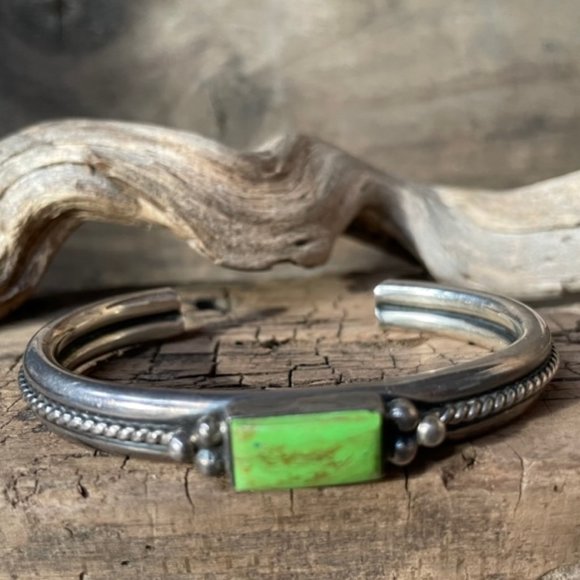 RARE Vintage Signed A.Cadman Navajo Gaspeite & Sterling Silver Cuff Bracelet - Picture 12 of 12